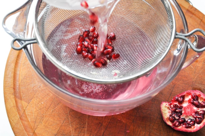 Fresh Pomegranate Juice: The easy way!