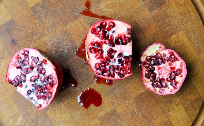 Fresh Pomegranate Juice: The easy way!