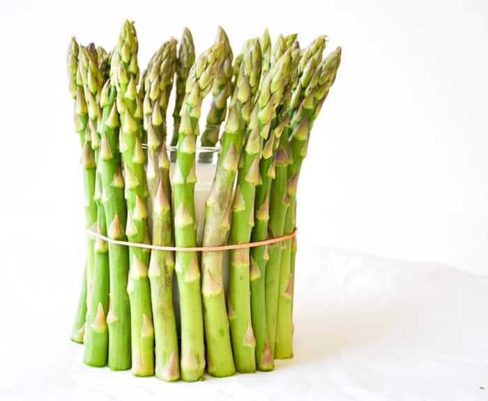 Asparagus Candles :: Add fresh asparagus around a cylinder shaped candle and instant springtime happiness