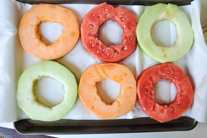 Place melon rings on paper towel to absorb moisture 