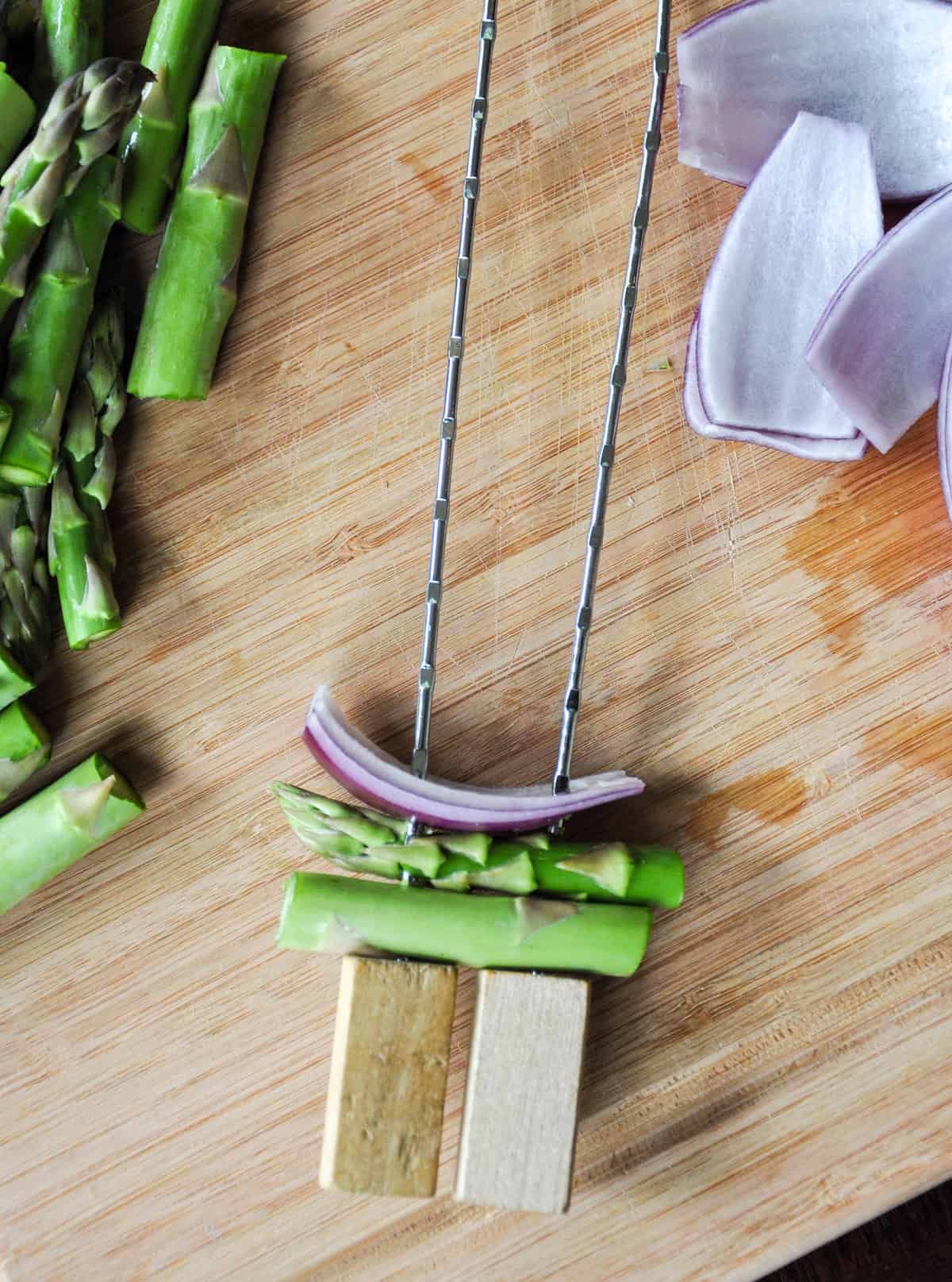 Onion and asparagus on skewer