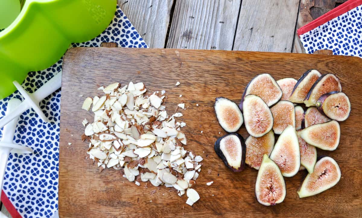 Sliced figs and almonds