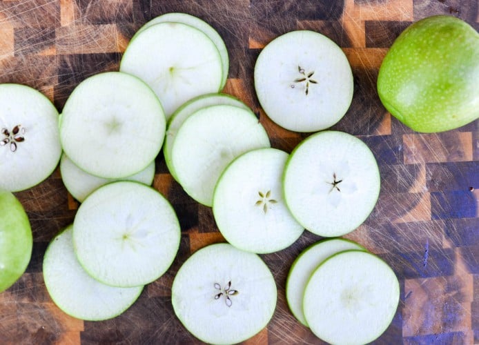 Granny Smith apple slices