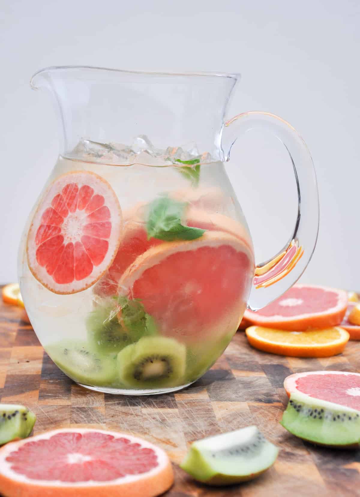 Grapefruit, kiwi, and basil detox water