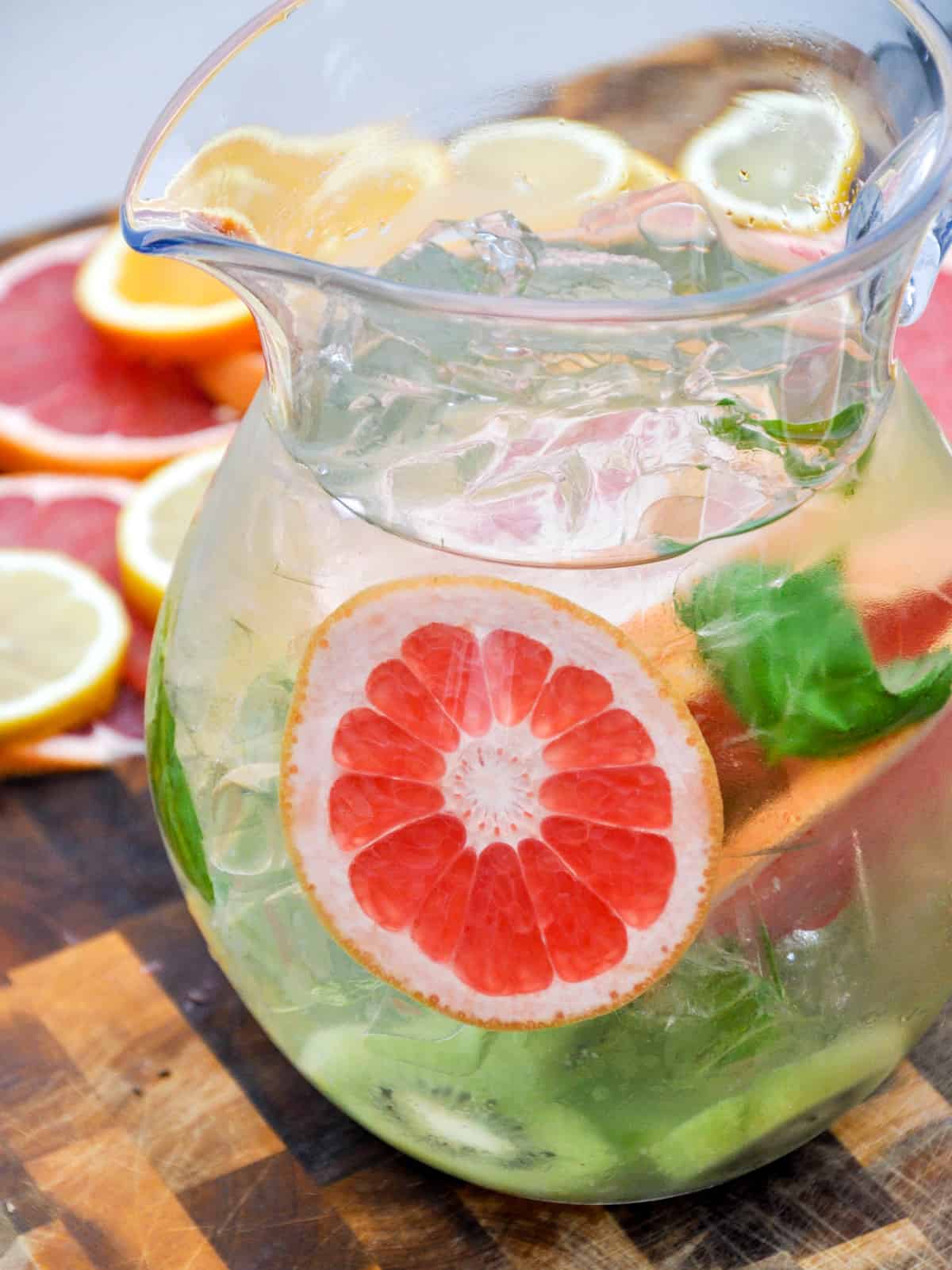 Grapefruit, kiwi, and basil detox water