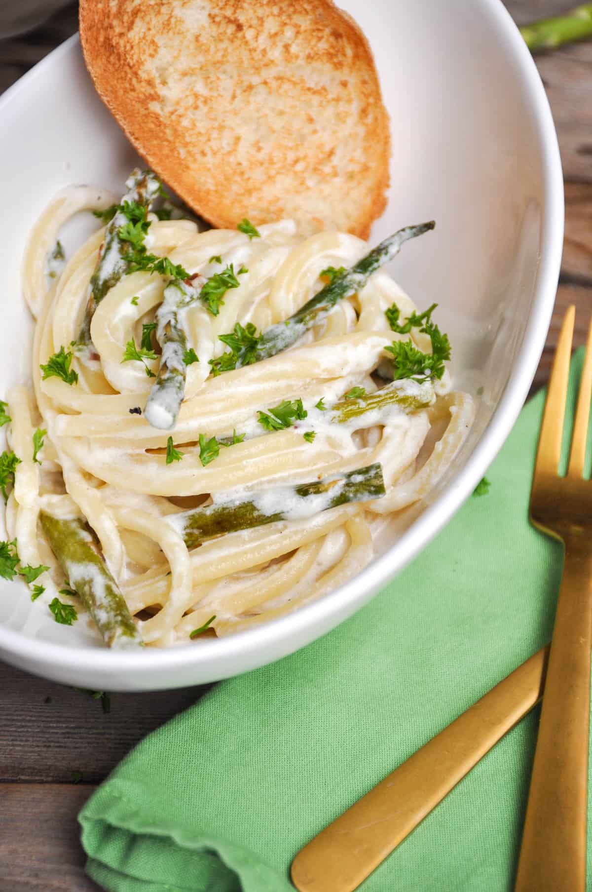 Creamy Asparagus Lemon Pasta