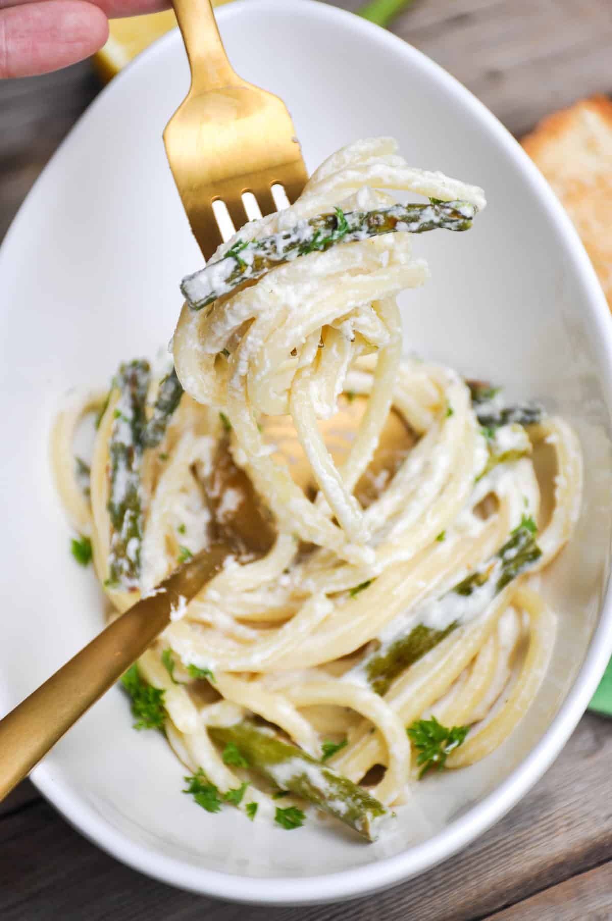 Creamy Asparagus Lemon Pasta