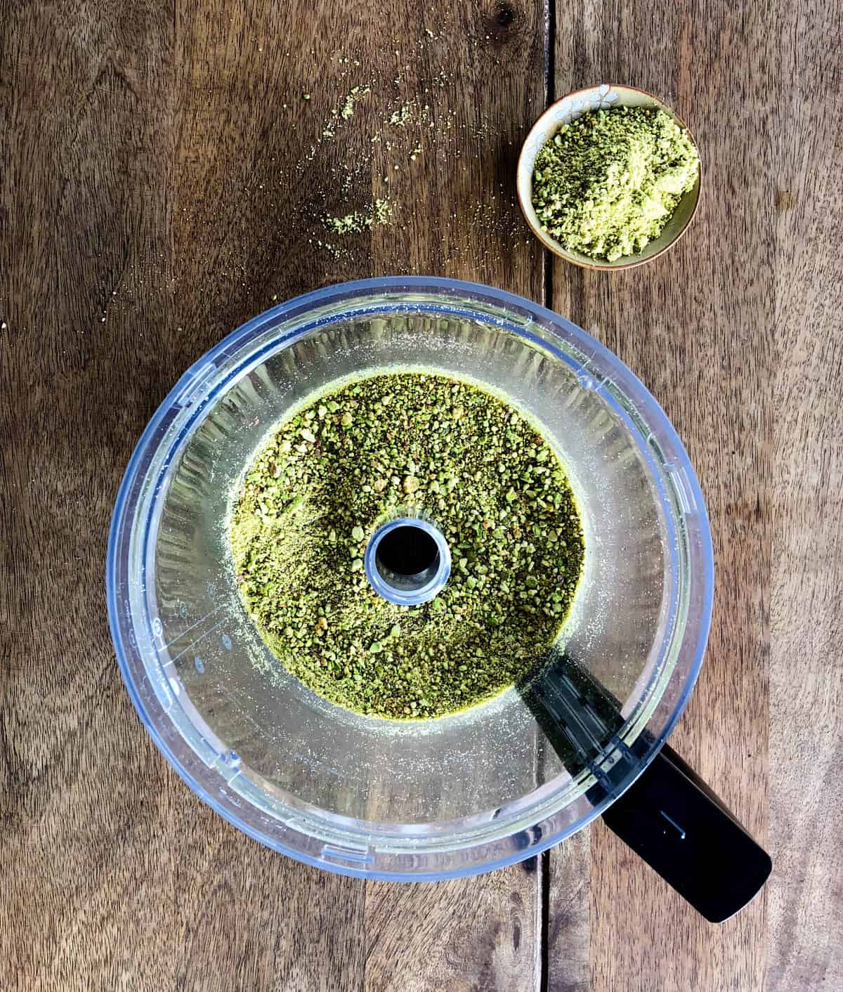 Grind pistachio with with blender 