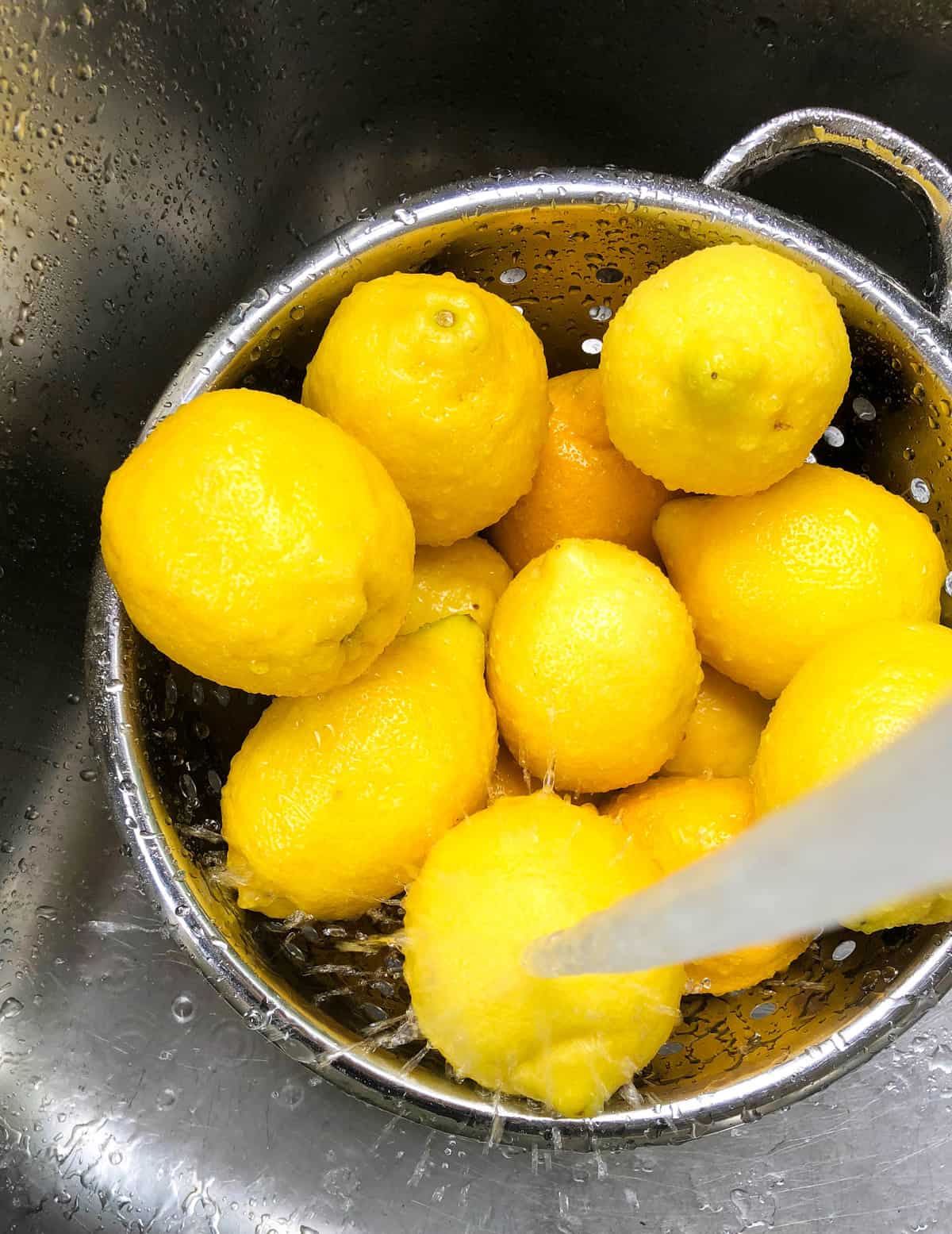 Rinsing lemons