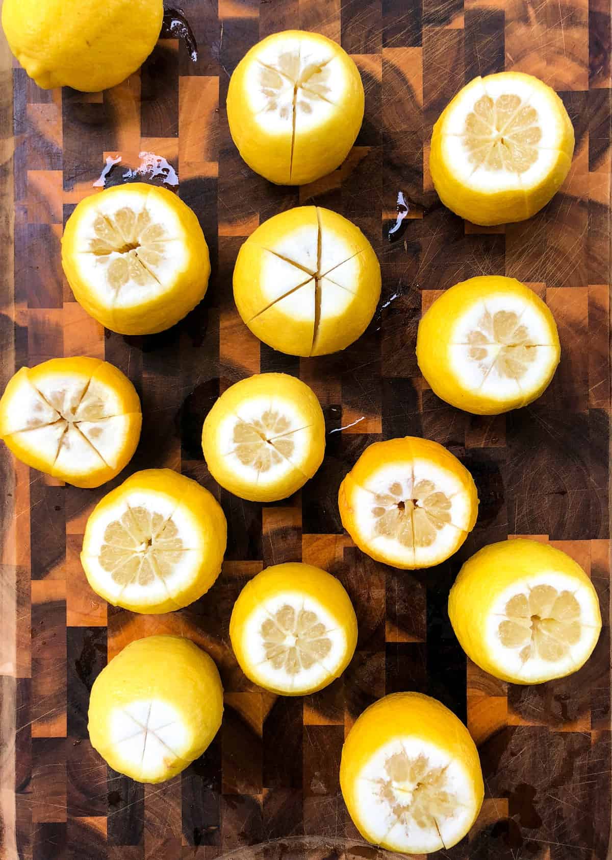 Make a star-shaped pattern at the top of each lemon.