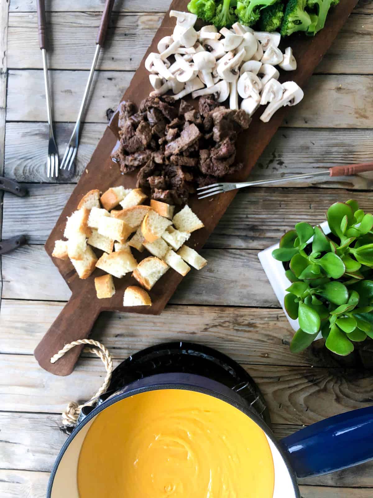 Garlic Cheddar Fondue