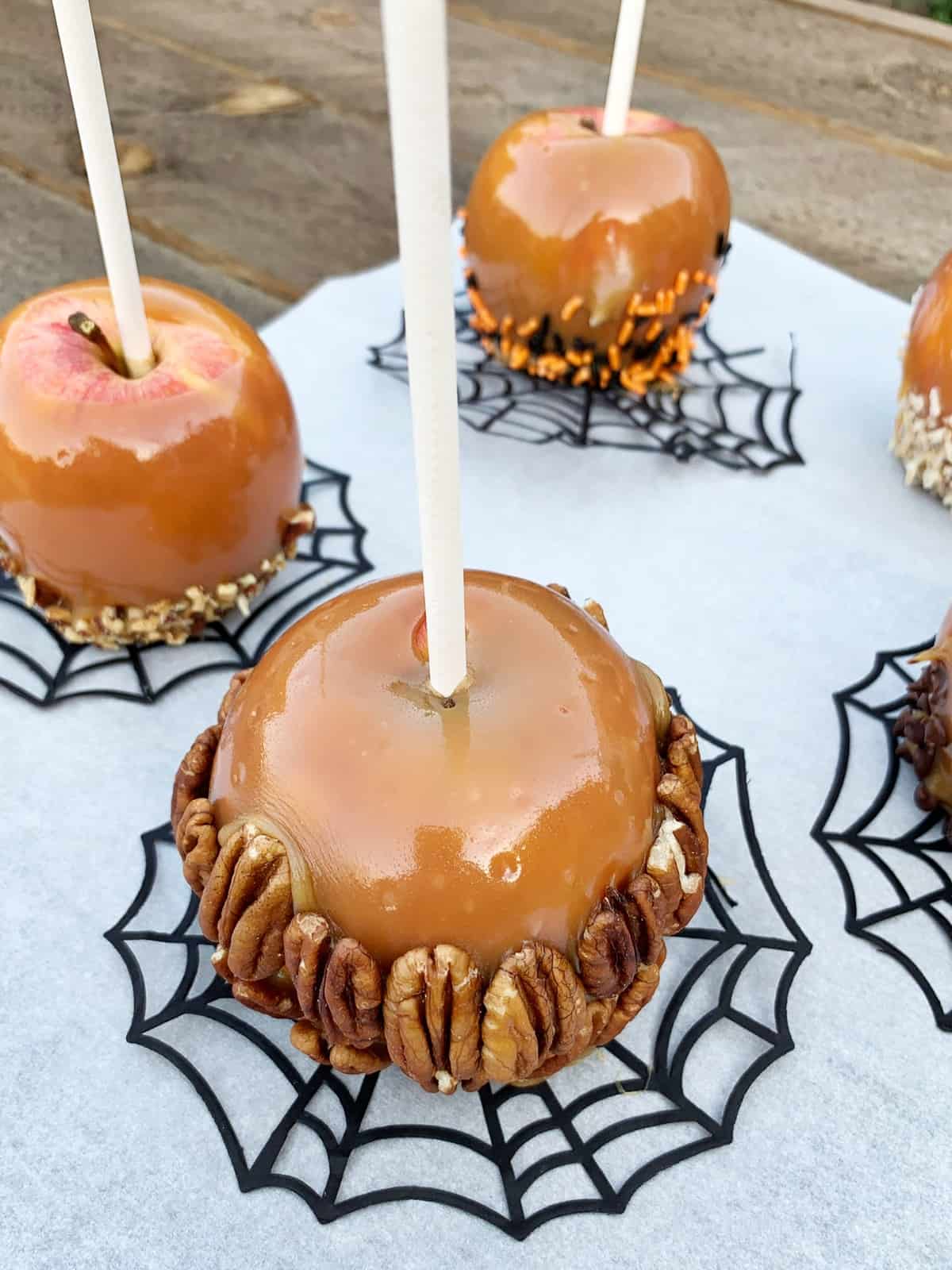 spooky caramel apples for fall 😍🍏🍯, caramel apples