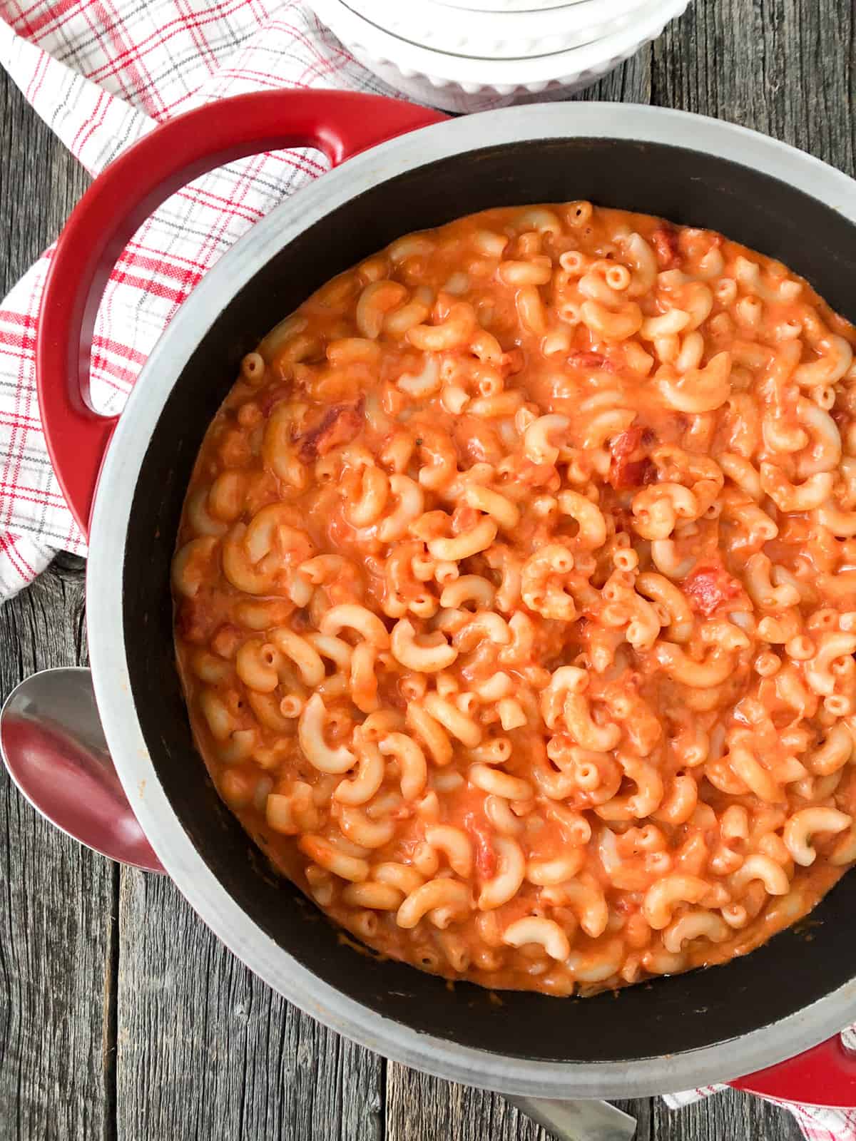 https://californiagrown.org/wp-content/uploads/2020/03/Creamy-Tomato-Macaroni-and-Cheese-4.jpg