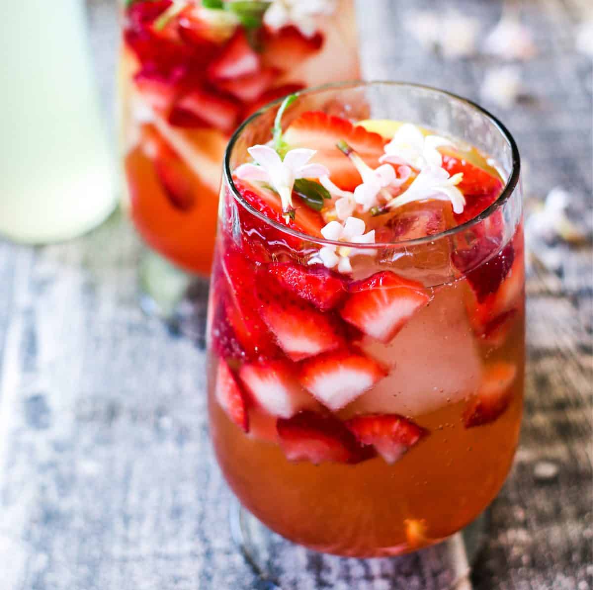 Strawberry Lemon Smash Wine based cocktail recipe