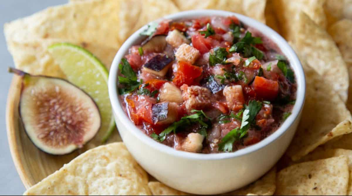 Fresh fig recipes like this spicy fig and tomato salsa with tortilla chips are teh perfect blend of spicy and sweet.