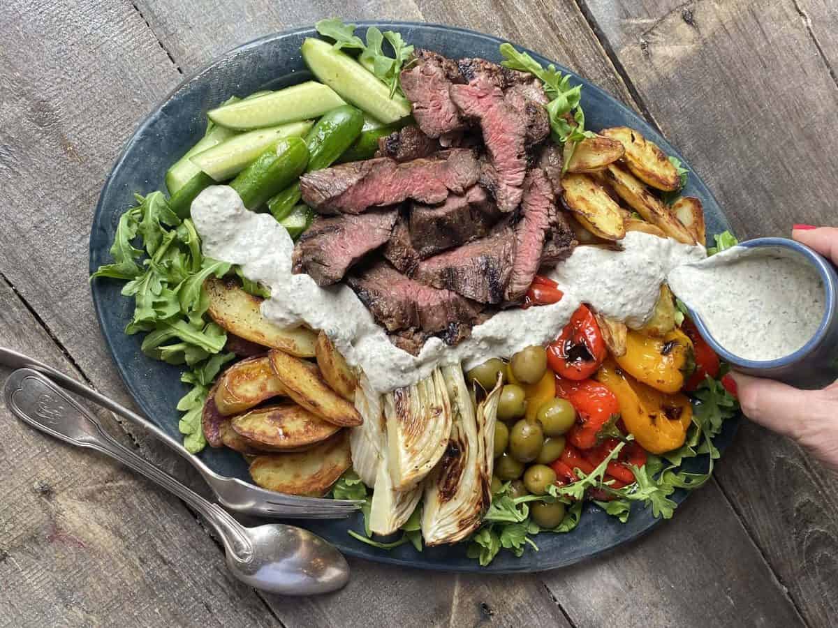 Steak salad with olives and garlic dressing recipe