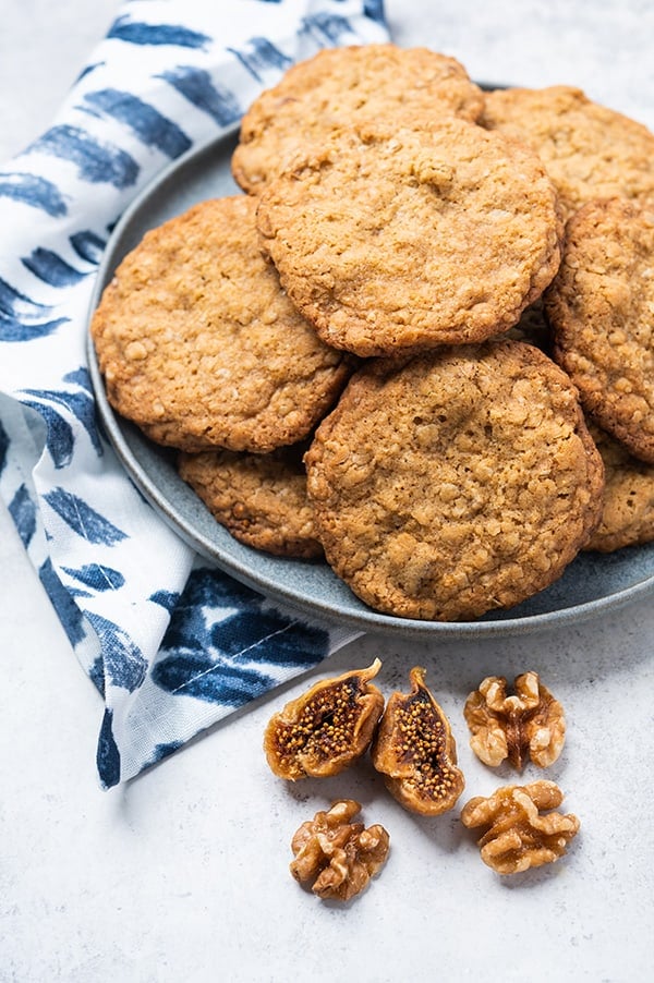 The best healthy oatmeal cookie recipe with figs & nuts