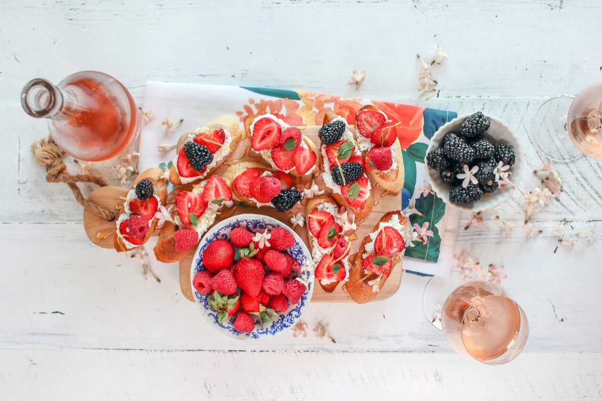 berry crostini spread with California wine