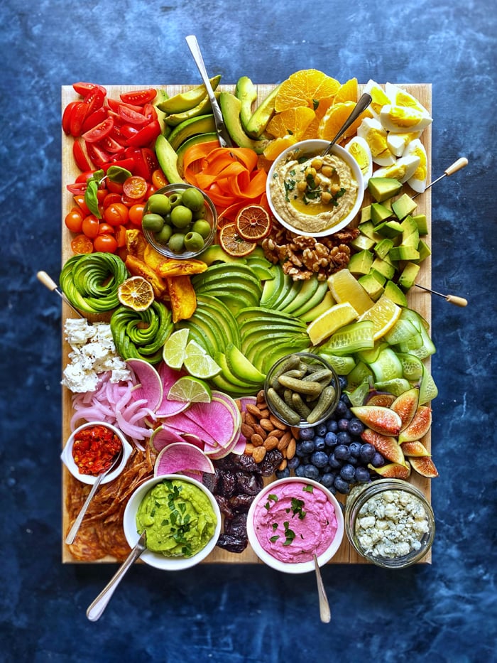 HOW TO CUT AN AVOCADO and "AVOCUTERIE" BOARD by The Delicious Life