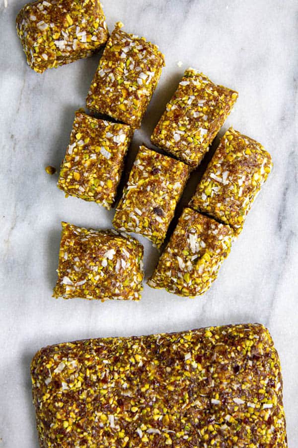 pistachio and date raw bars