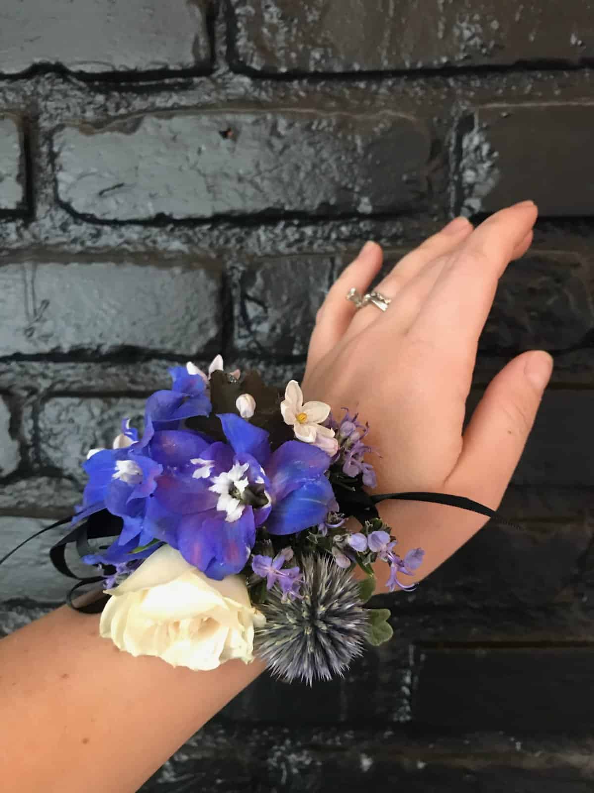 Our Top Tips on How to Make a Corsage and Boutonniere
