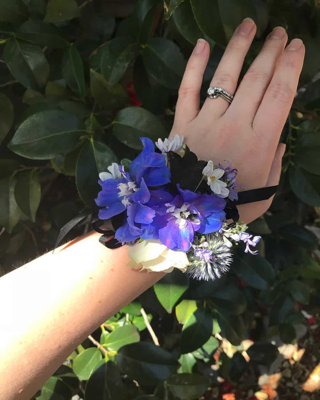 How to Make a Corsage