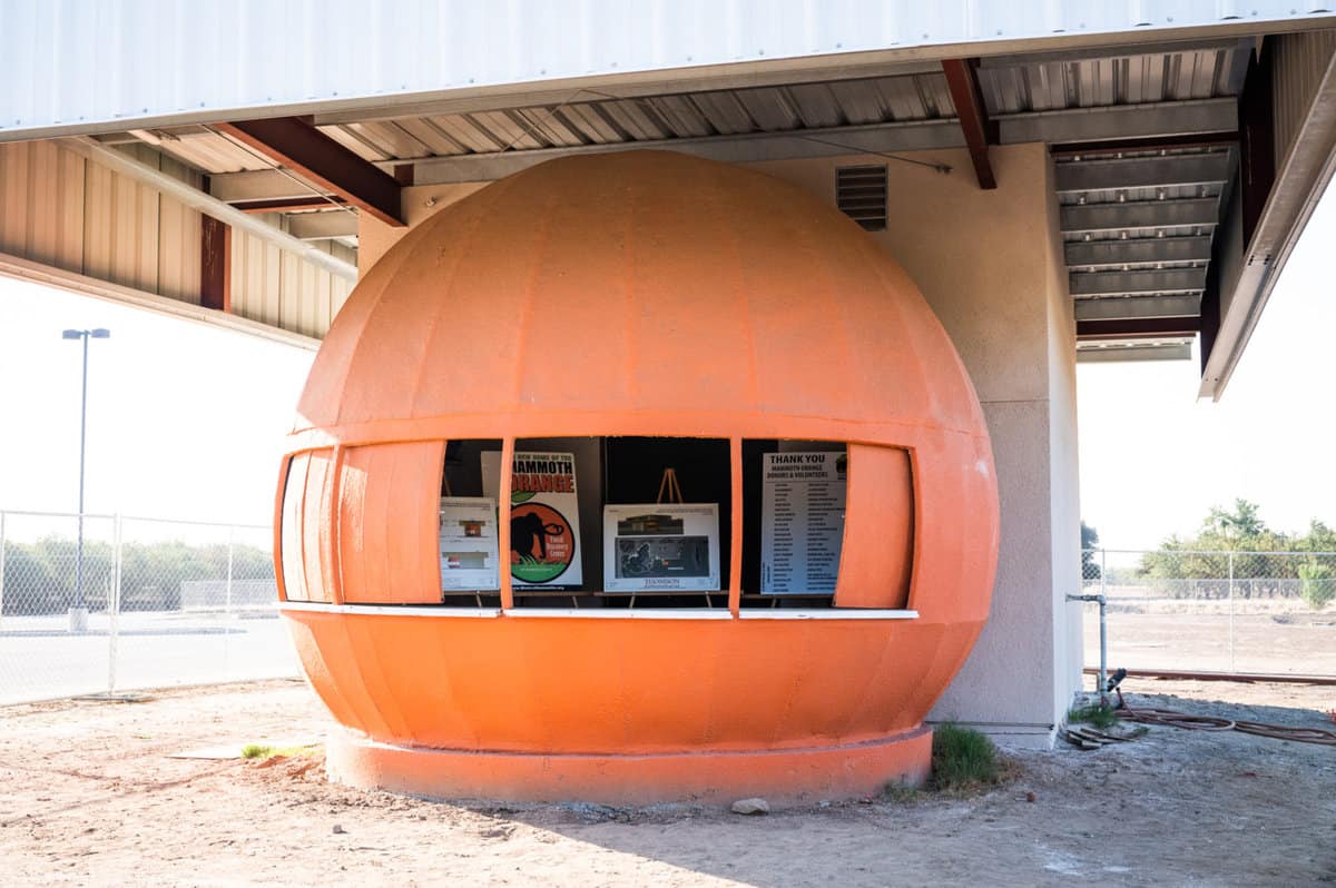 The Mammoth Orange - an orange shaped roadside stand that sold hamburgers and drinks along the 99