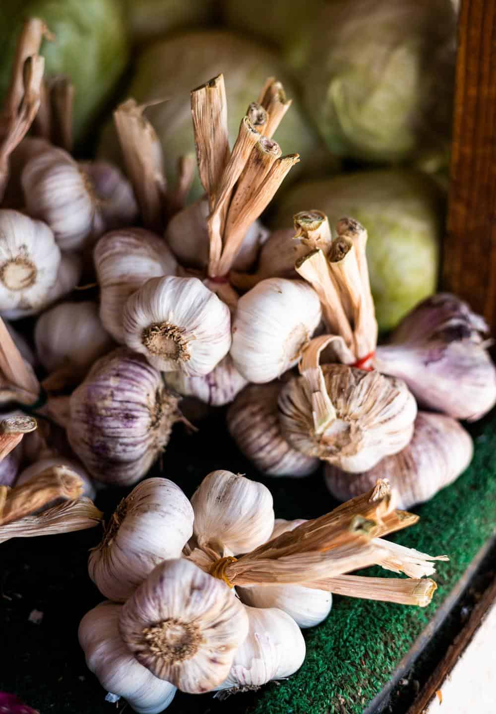 garlic at farmers market farmstand