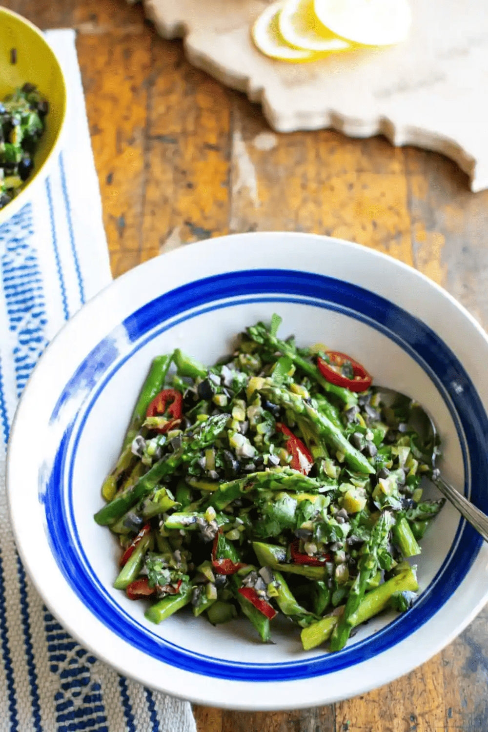 Grilled Asparagus Salad from Hola Jalapeno