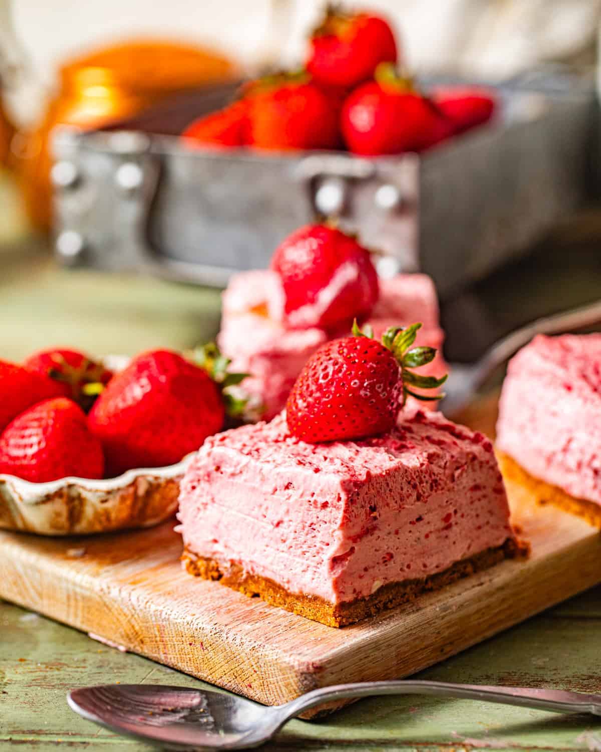 strawberry cheesecake bars