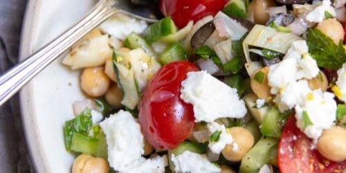 An Easy Mediterranean Chickpea Salad