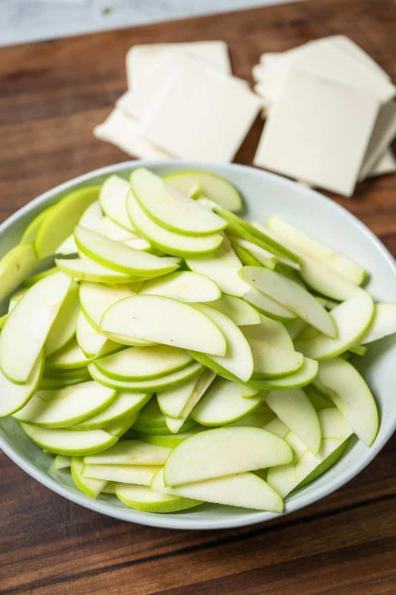 bowl of sliced apples