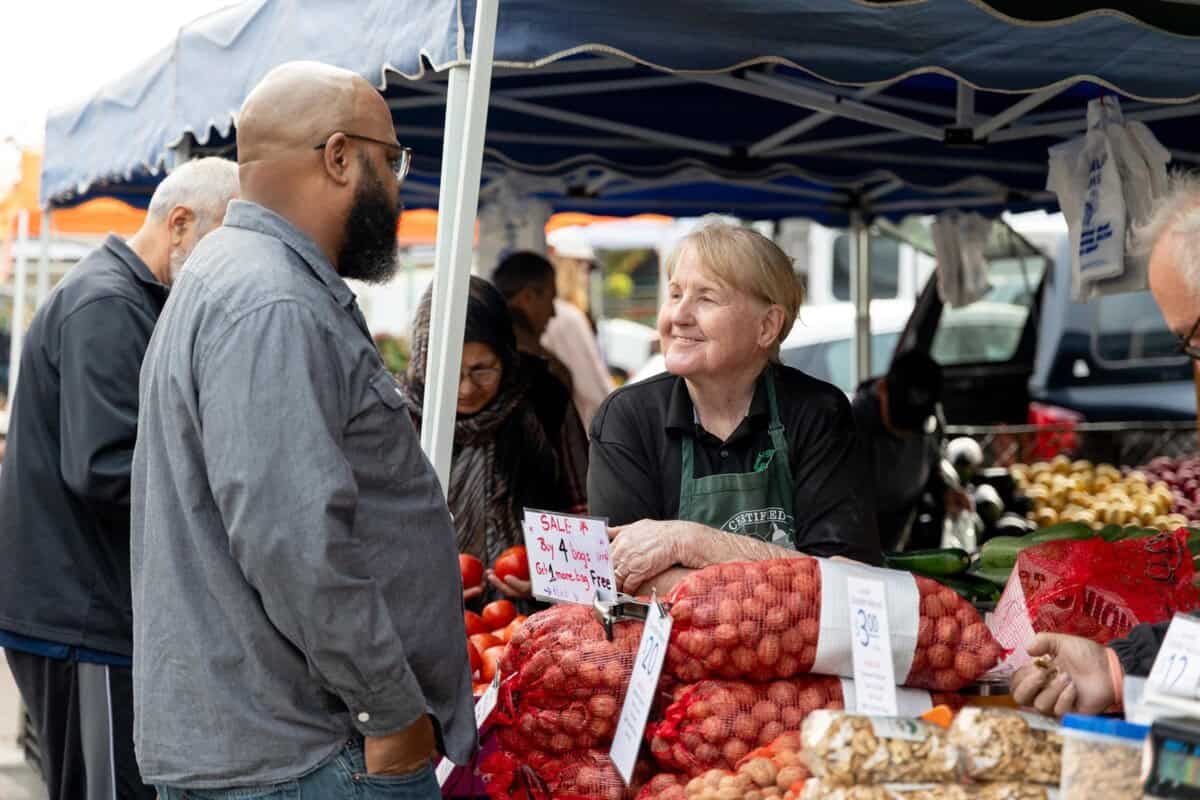 Chef Dennis Sydnor chatting with one of the vendors at Florian Farmers Market