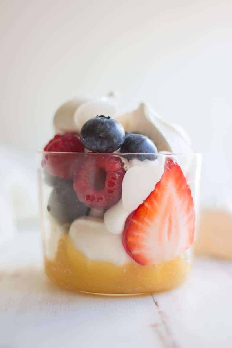 5-Minute Pavlova Parfait