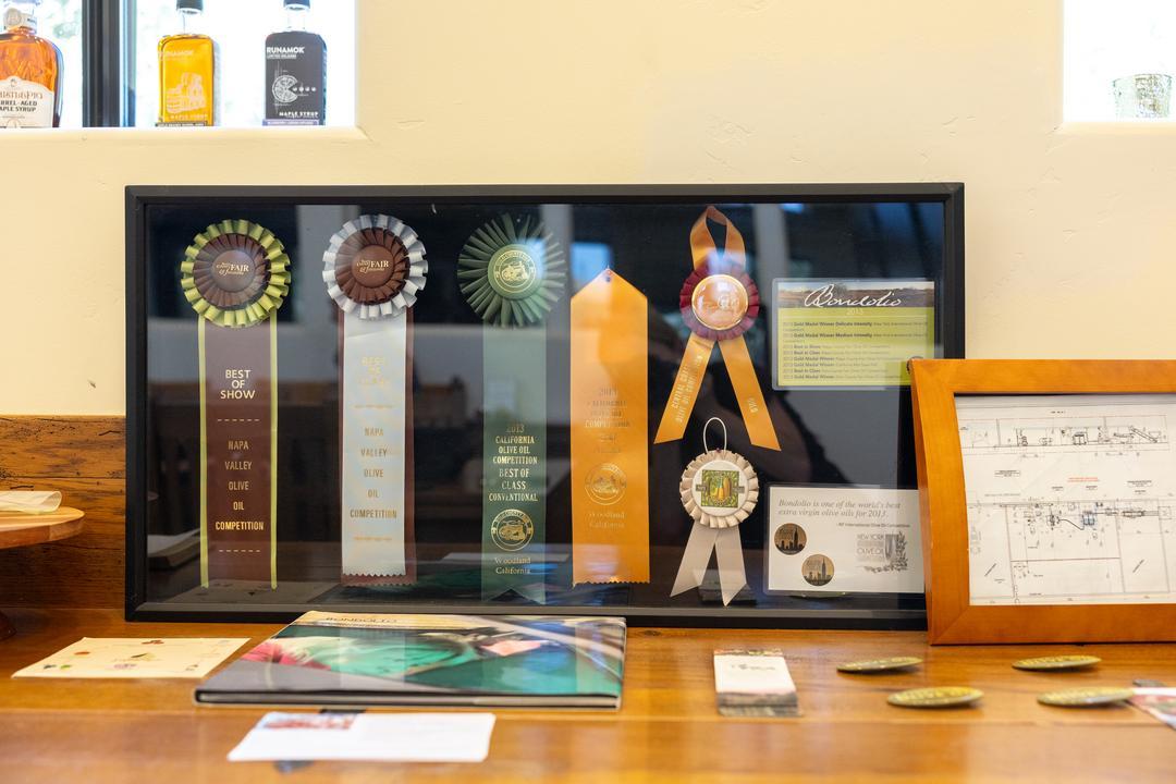some of the medals that Bondolio olive oil has earned